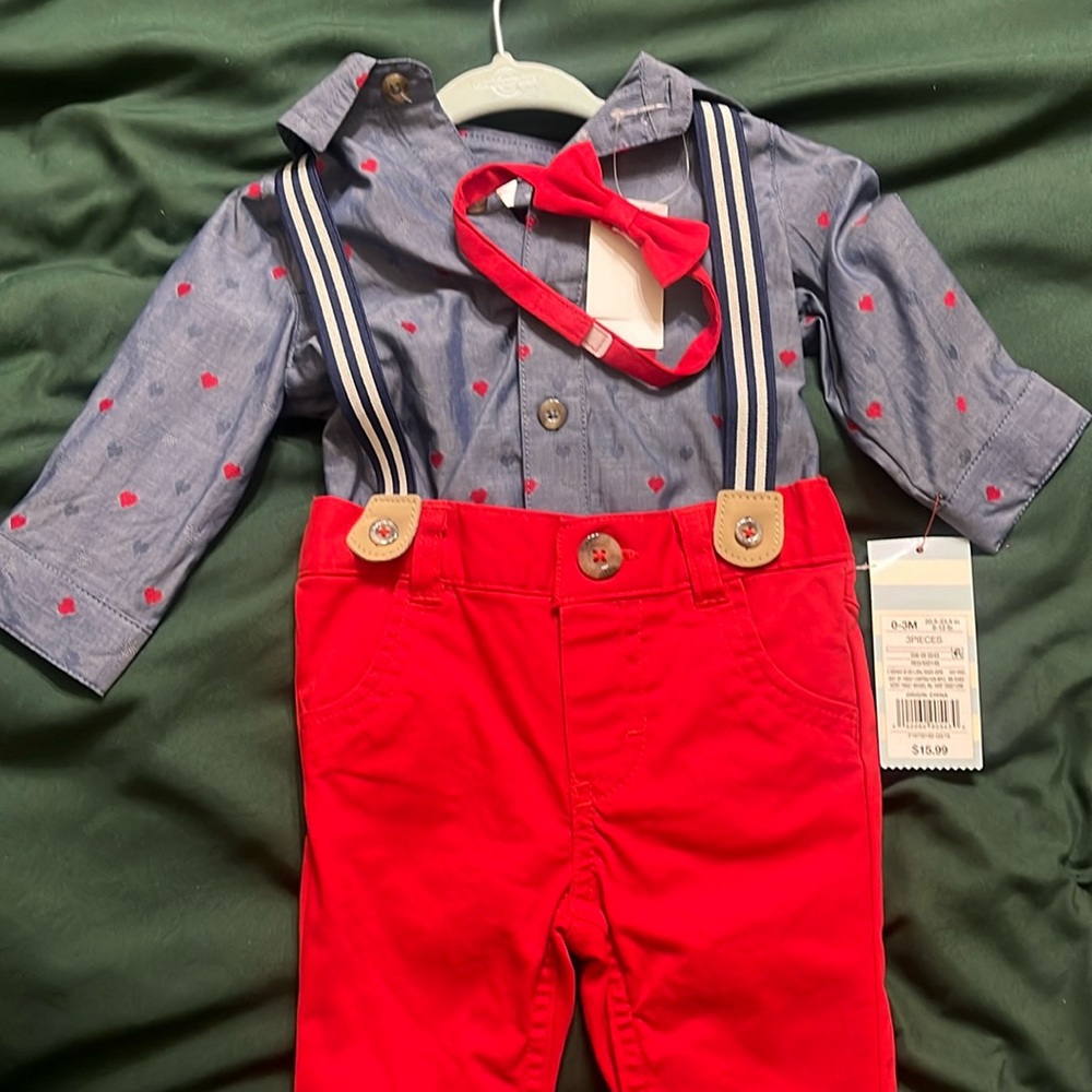 Adorable set with suspenders. Brand New 0-3 months